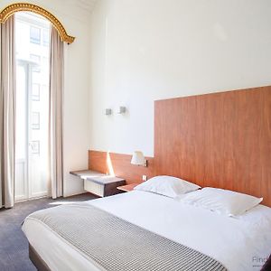 Zimmer mit Kingsize-Bett